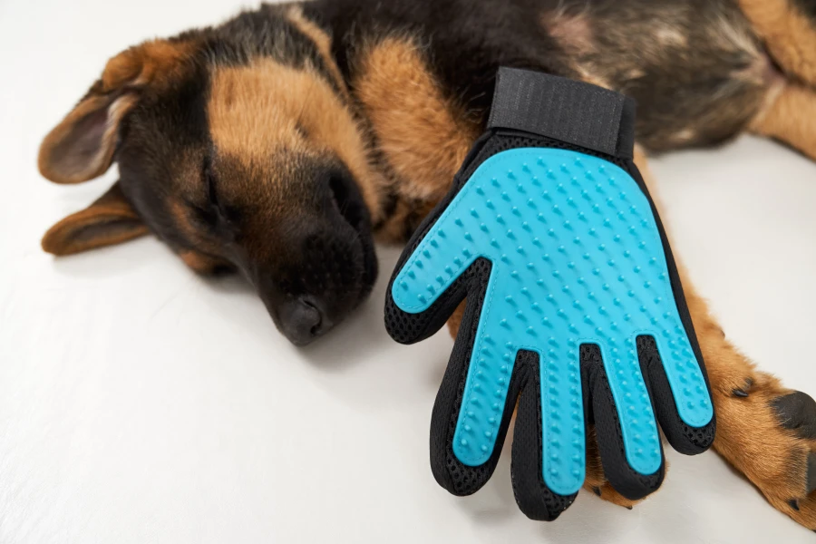 Pet Coat Grooming and Deshedding Glove