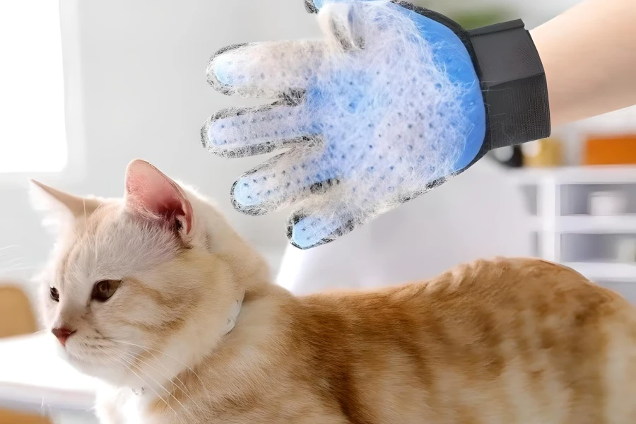 Pet Coat Grooming and Deshedding Glove